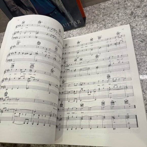 Paul Simon Complete for Piano/Vocal/Guitar-Volumes 1 and 2 Songbooks, Paperback - Picture 4 of 8